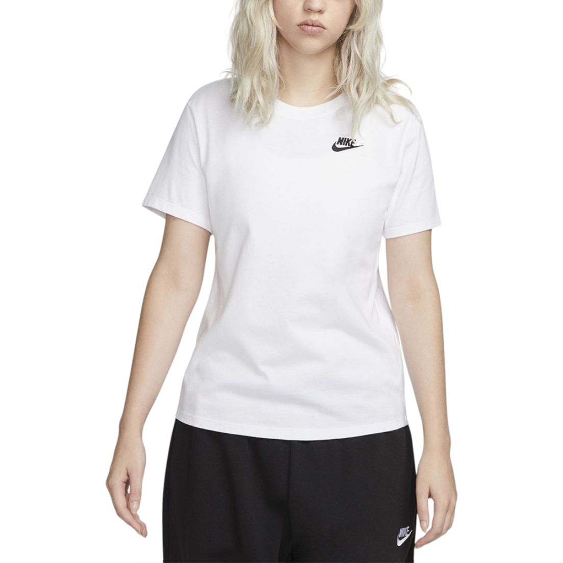 Remera Nike Club Essentials De Mujer