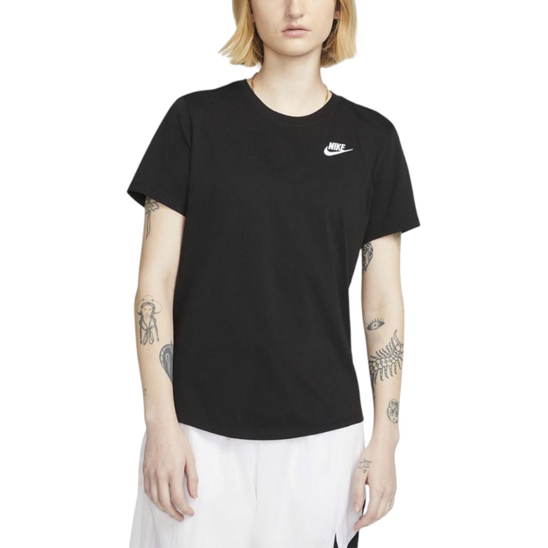Remera Nike Club Essentials De Mujer