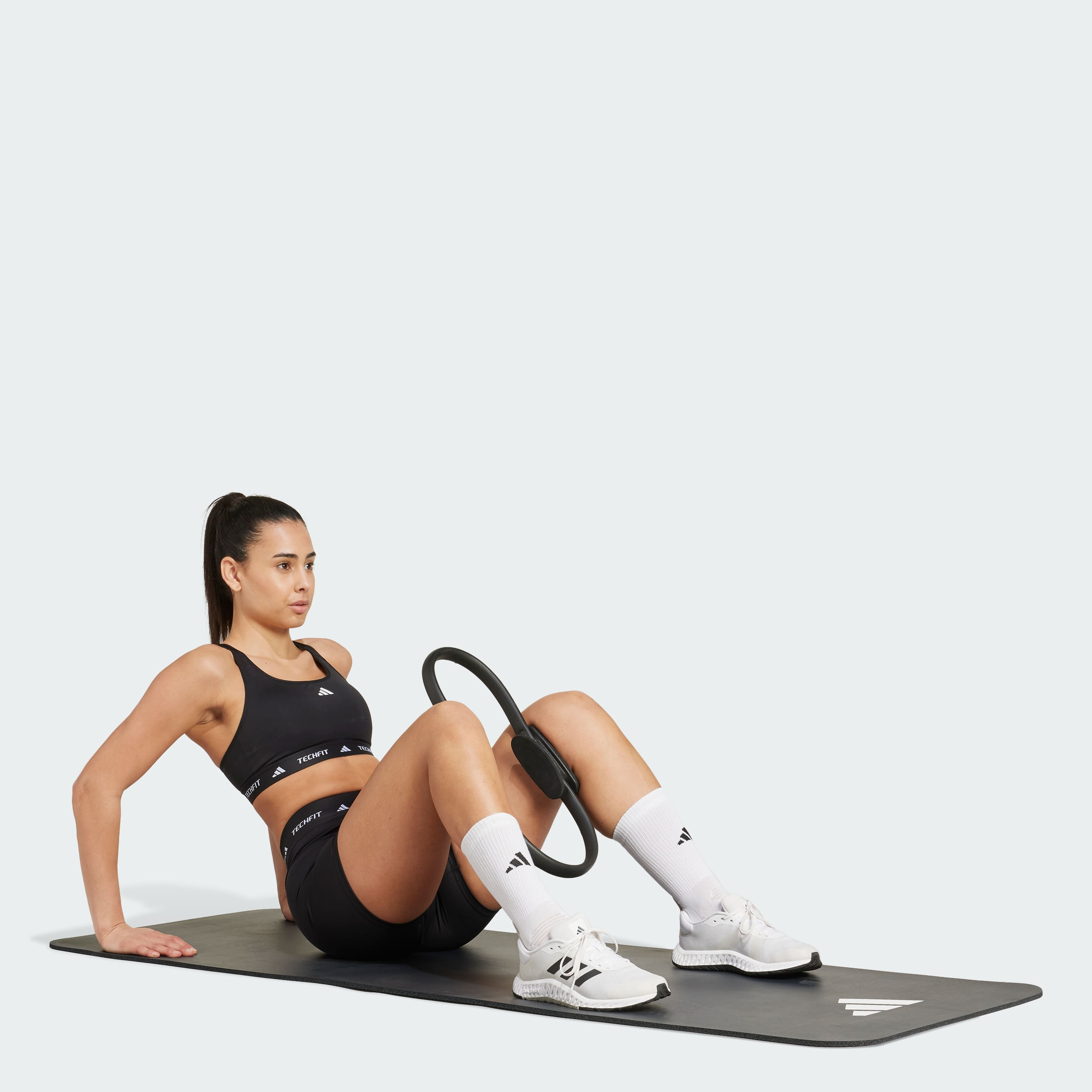 Pantalones y Calzas adidas cortas TECHFIT Mujer — imagen 6