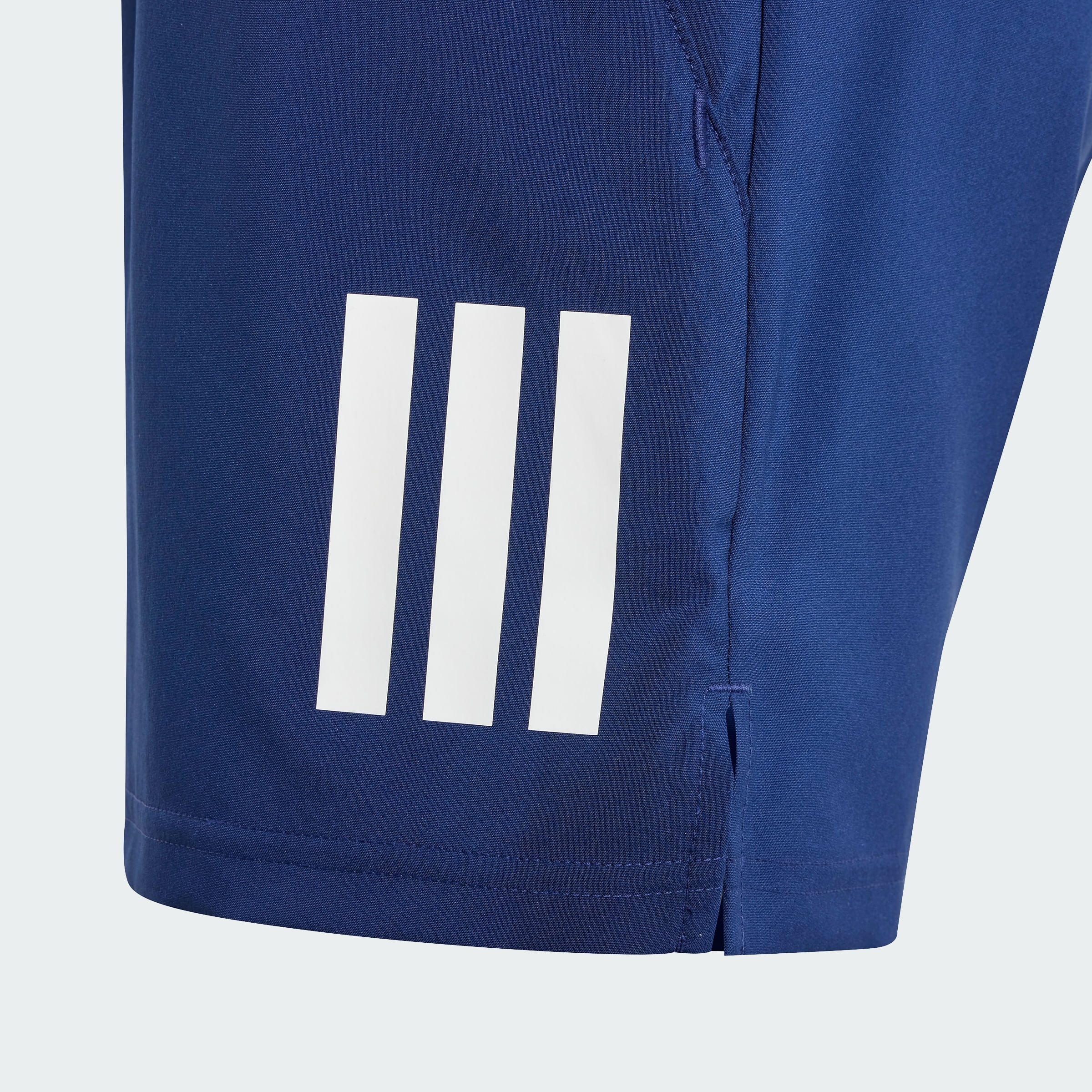 Short adidas de tenis 3 Tiras Club Niños — imagen 4