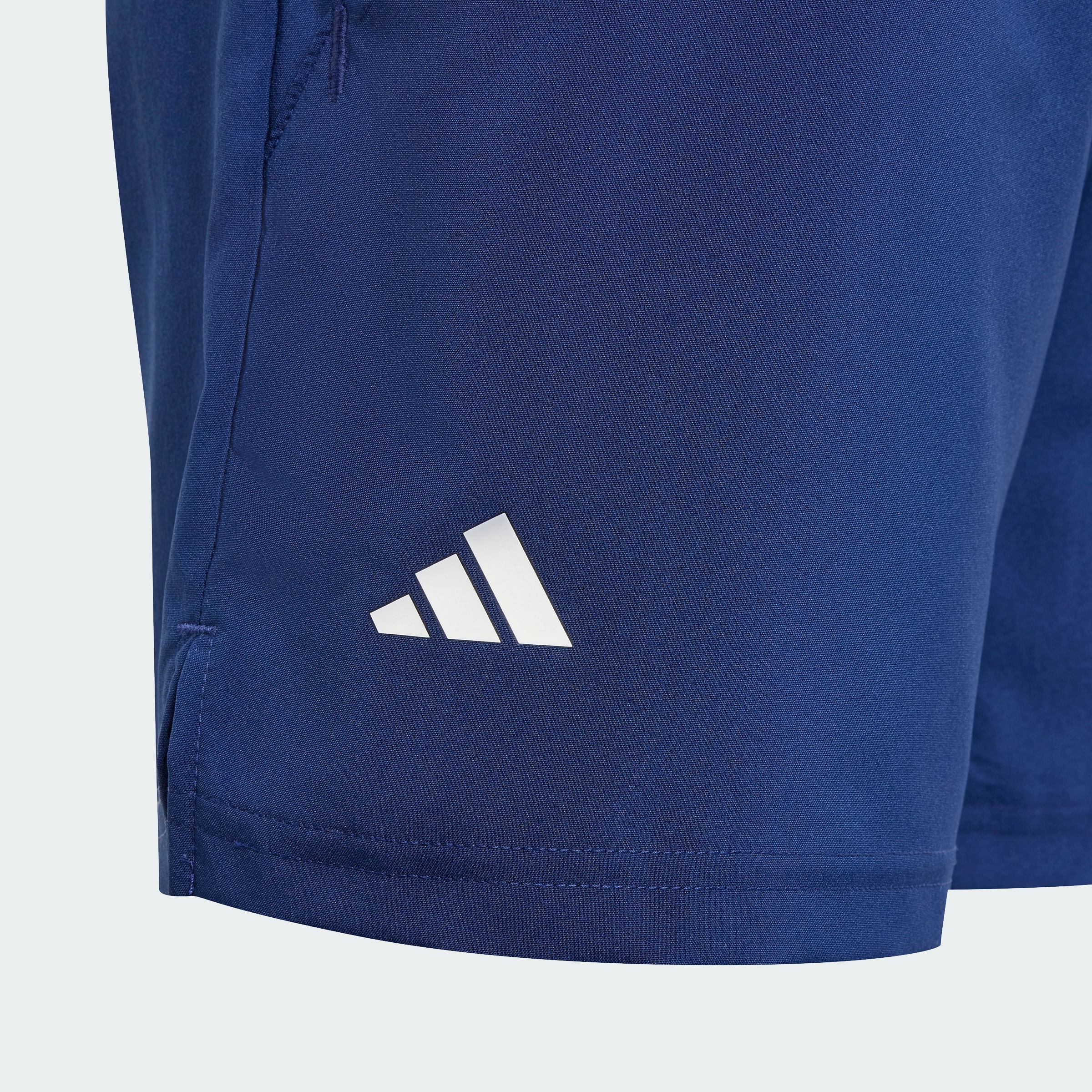 Short adidas de tenis 3 Tiras Club Niños — imagen 7