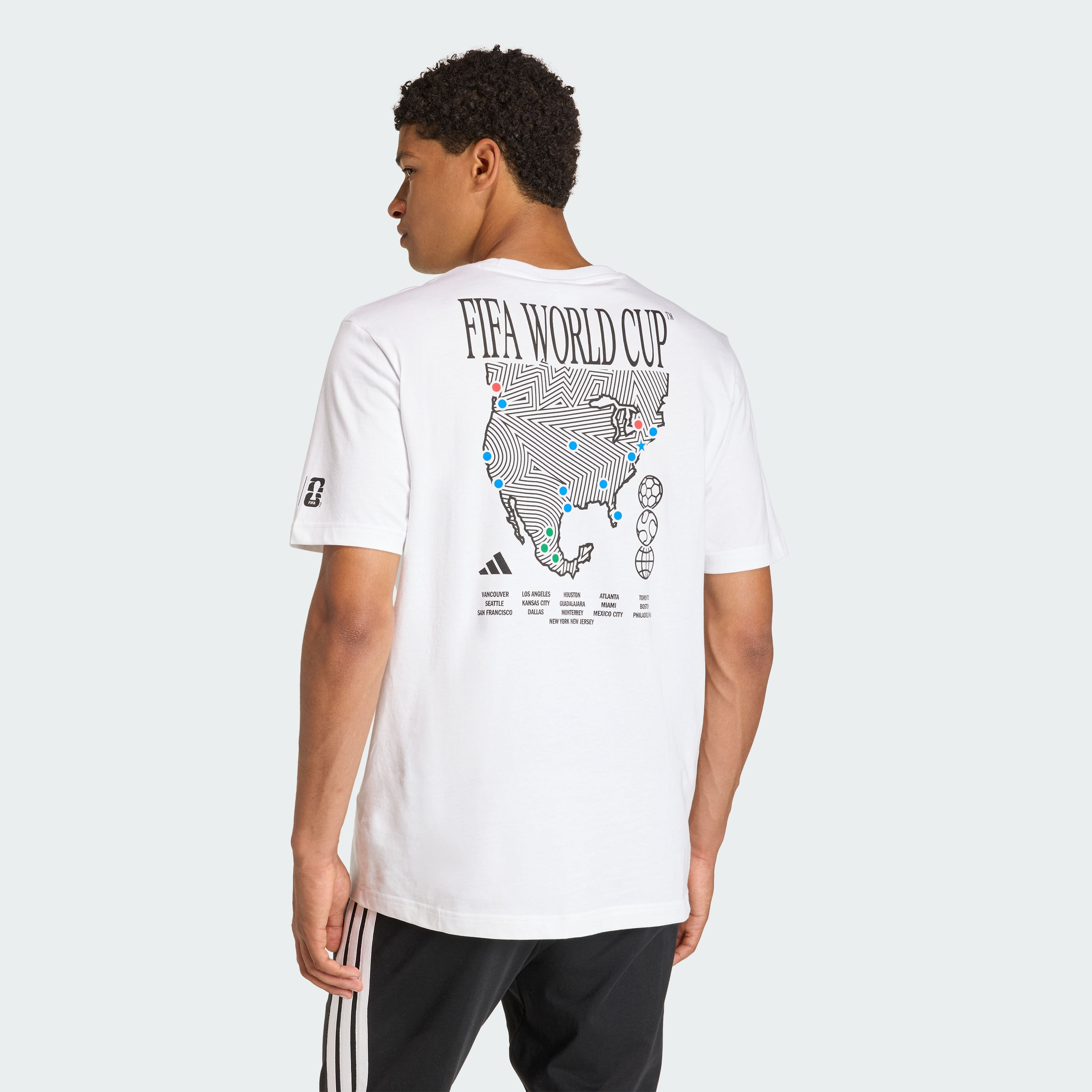 Remera estampadas adidas GRAPHIC FIFA WC MAP Hombre — imagen 3