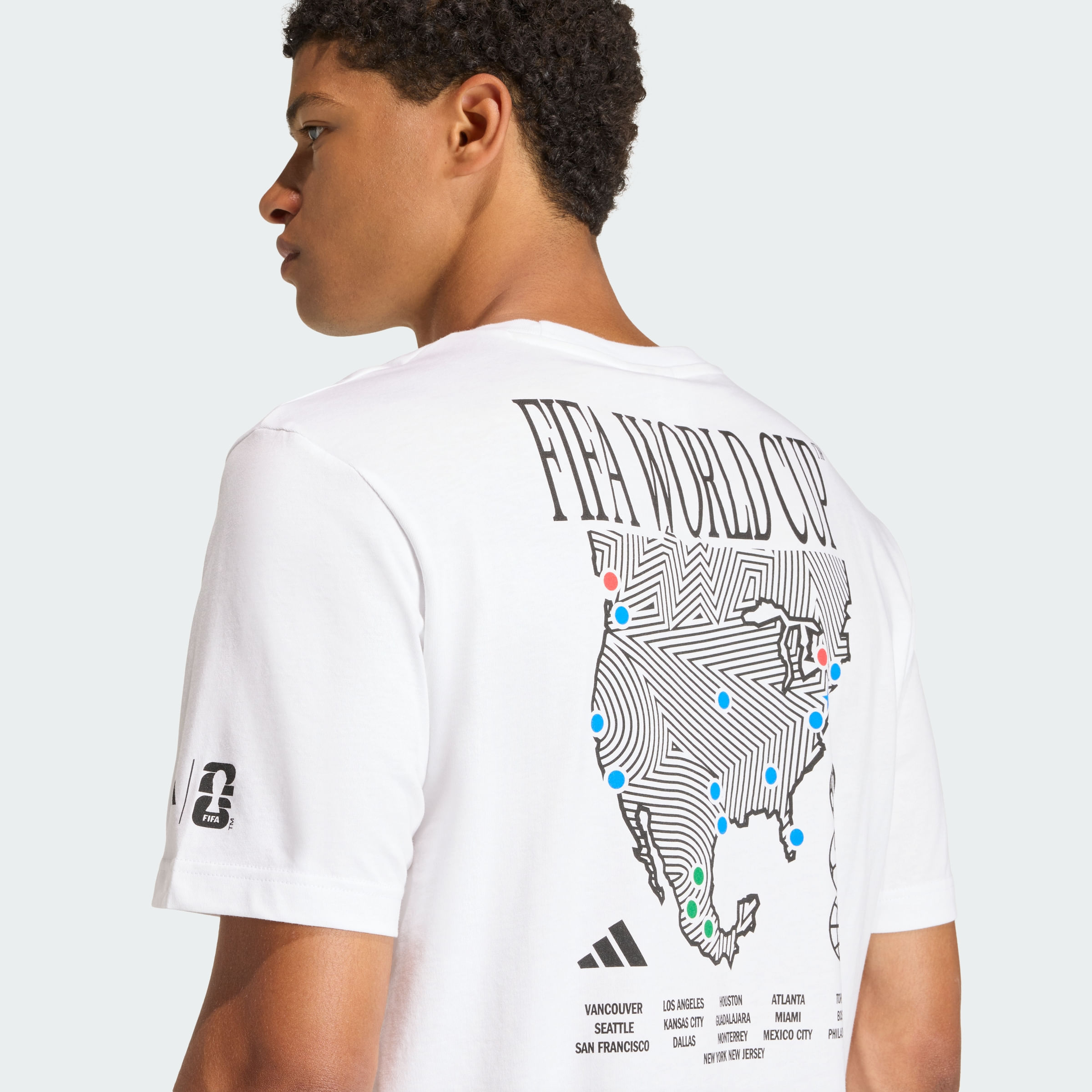 Remera estampadas adidas GRAPHIC FIFA WC MAP Hombre — imagen 4