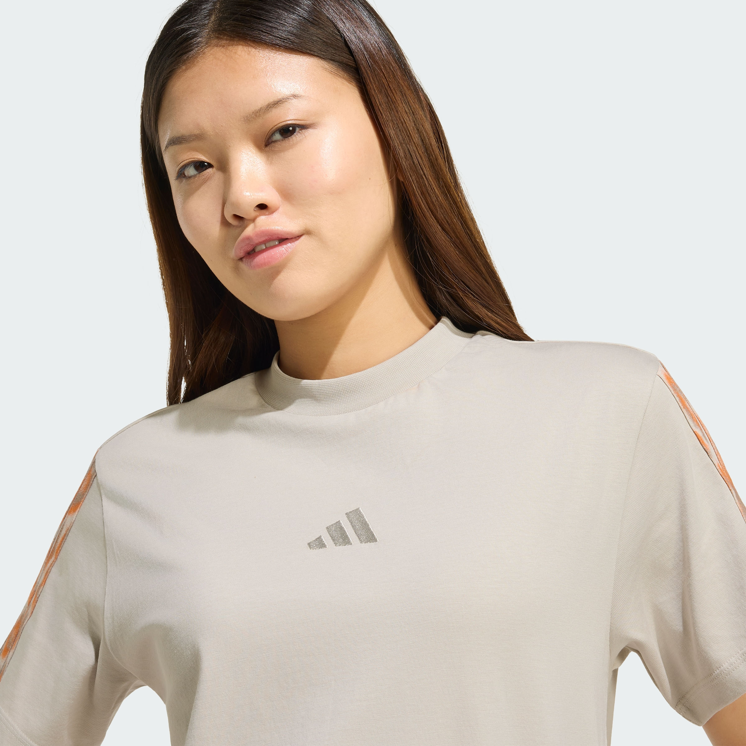 Remera Mangas cortas adidas Seasonal Essentials Leopard Print 3 Tiras Mujer — imagen 4