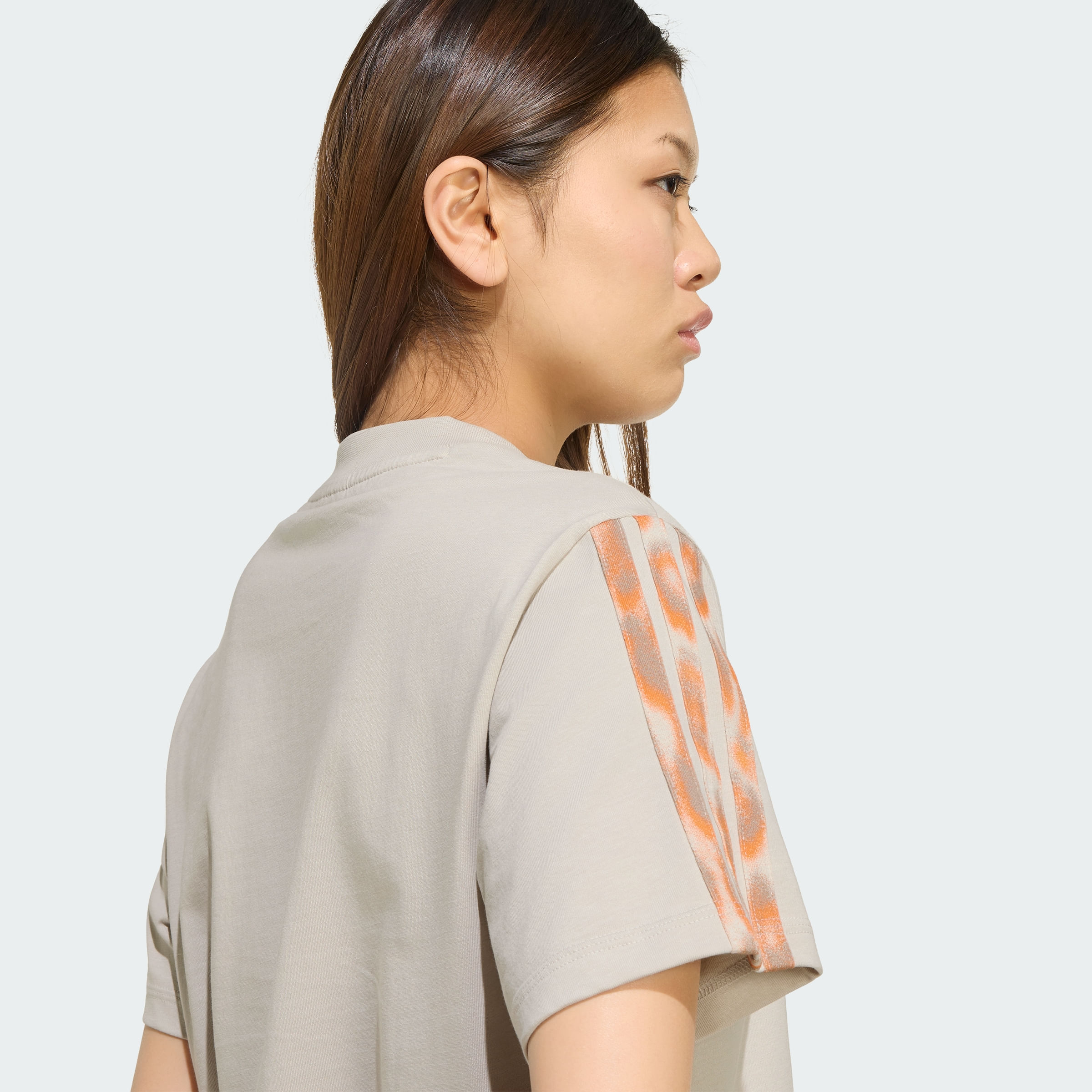 Remera Mangas cortas adidas Seasonal Essentials Leopard Print 3 Tiras Mujer — imagen 5
