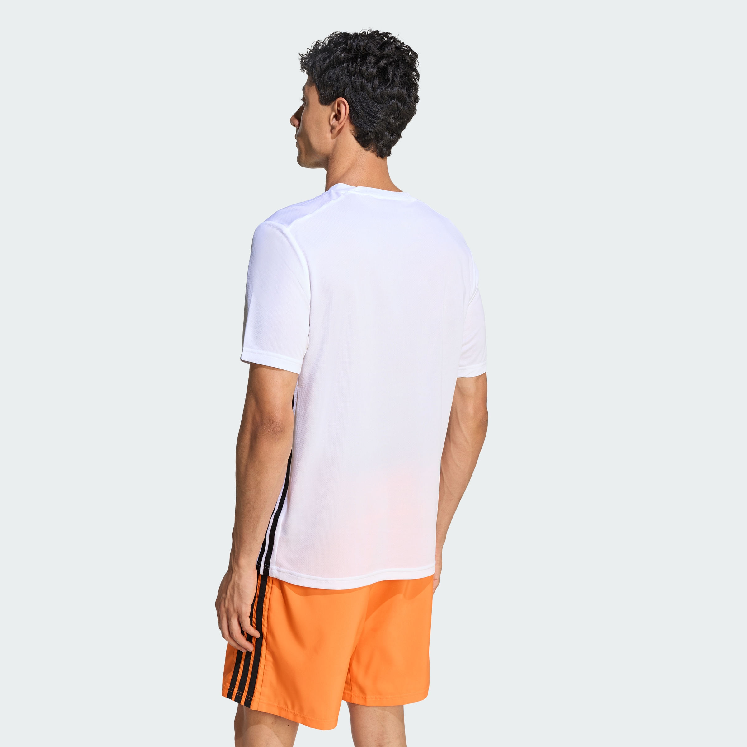 Mangas cortas adidas REMERA BASE ESSENTIALS DE ENTRENAMIENTO 3 TIRAS Hombre — imagen 3