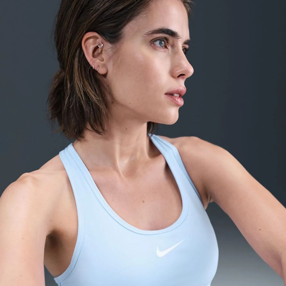 Top Nike Swoosh Medium De Mujer — imagen 3