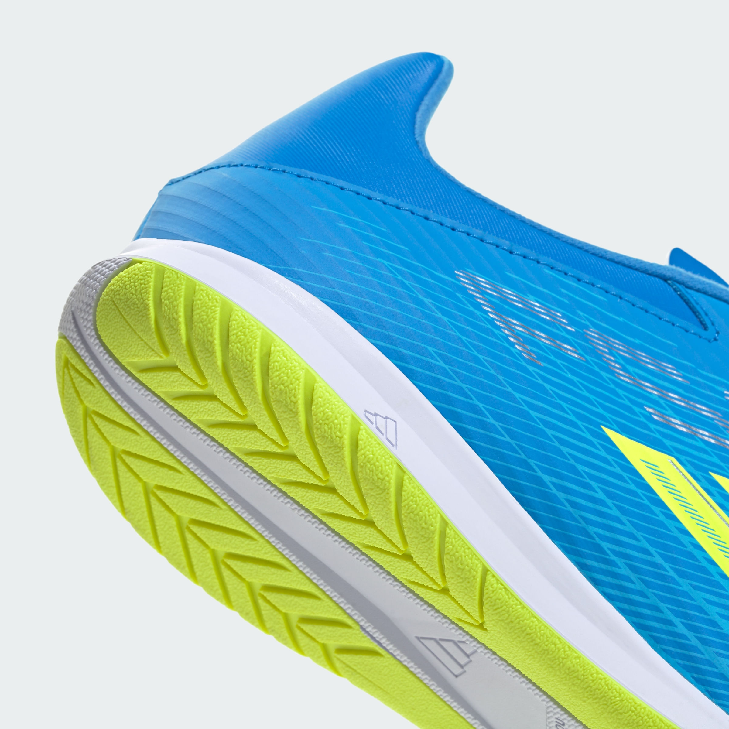 Botines adidas F50 CLUB Cancha Cubierta Unisex — imagen 6